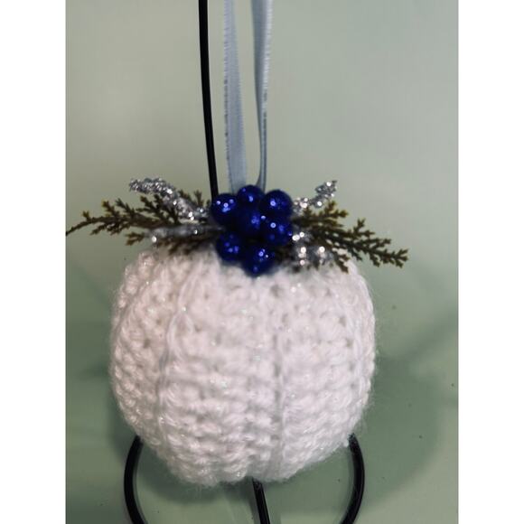 Handmade Crocheted Christmas Ornament Ball Bauble Tree Decoration   CO19 - Picture 2 of 4